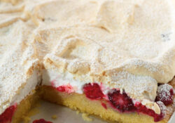 Beeren-Baiser-Kuchen Rezept intended for Kuchen Mit Baiser