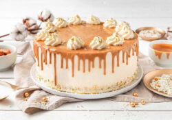 Geschichtete Karamell-Nougat-Torte pertaining to Karamell Für Kuchen